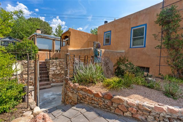 321 Callecita Place, Santa Fe, NM 87501