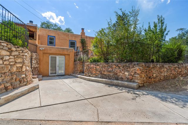 321 Callecita Place, Santa Fe, NM 87501