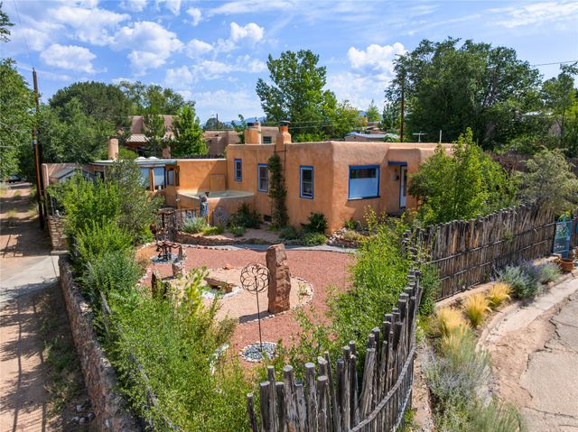 321 Callecita Place, Santa Fe, NM 87501