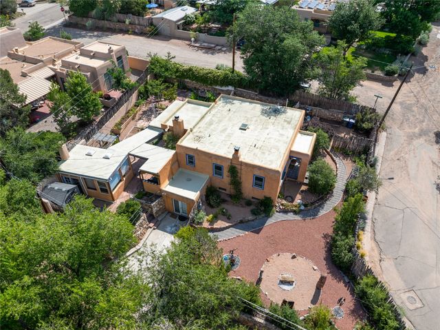 321 Callecita Place, Santa Fe, NM 87501