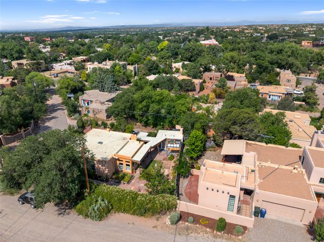 321 Callecita Place, Santa Fe, NM 87501