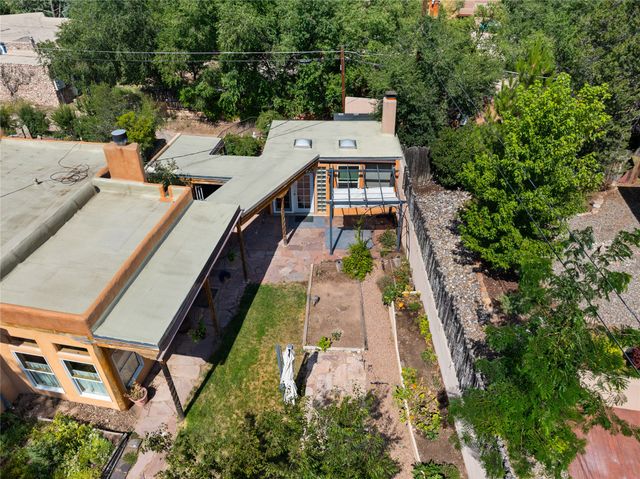 321 Callecita Place, Santa Fe, NM 87501