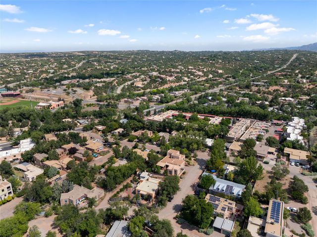 321 Callecita Place, Santa Fe, NM 87501