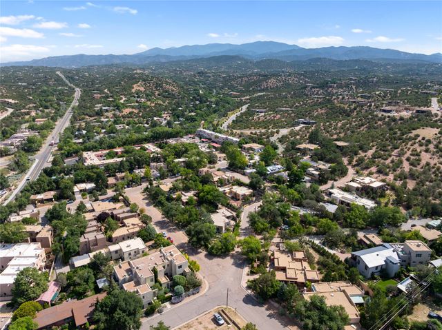 321 Callecita Place, Santa Fe, NM 87501