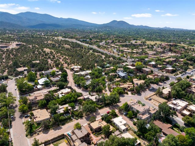 321 Callecita Place, Santa Fe, NM 87501