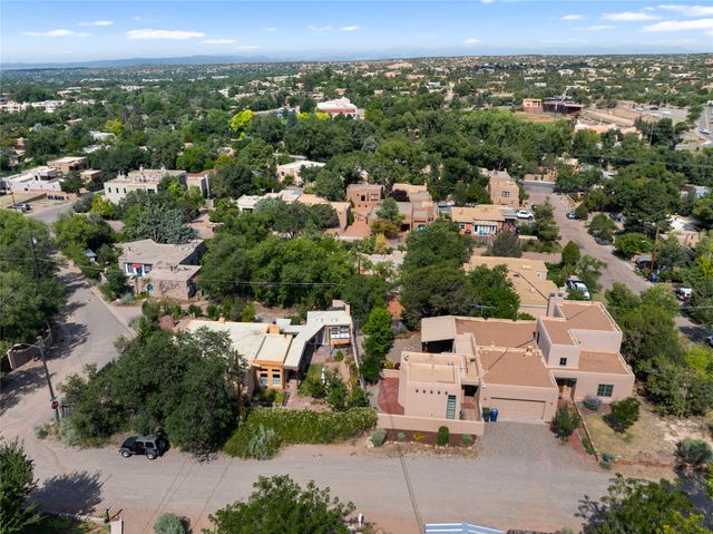 321 Callecita Place, Santa Fe, NM 87501