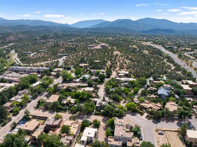 321 Callecita Place, Santa Fe, NM 87501