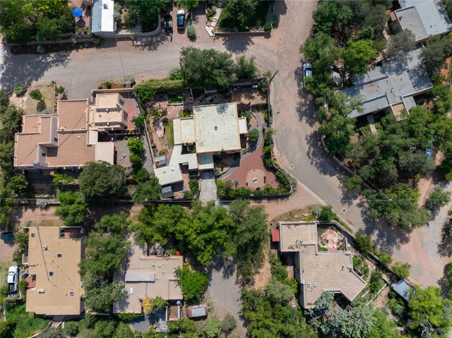 321 Callecita Place, Santa Fe, NM 87501