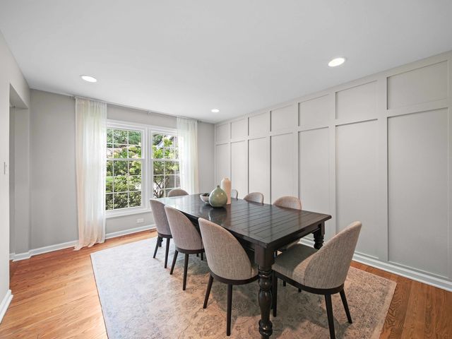 2820 Beckwith Court, Northbrook, IL 60062