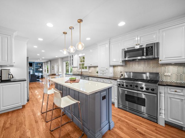 2820 Beckwith Court, Northbrook, IL 60062