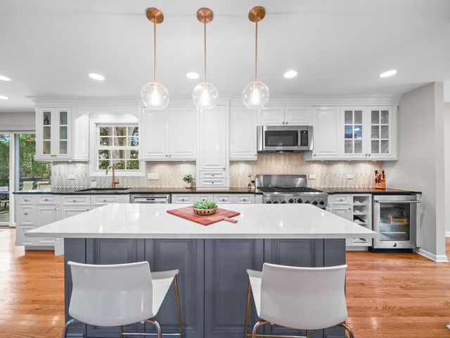 2820 Beckwith Court, Northbrook, IL 60062