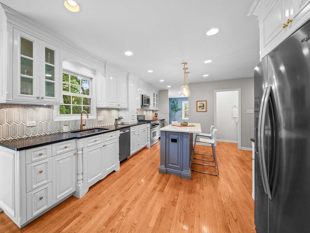 2820 Beckwith Court, Northbrook, IL 60062
