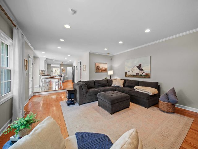 2820 Beckwith Court, Northbrook, IL 60062