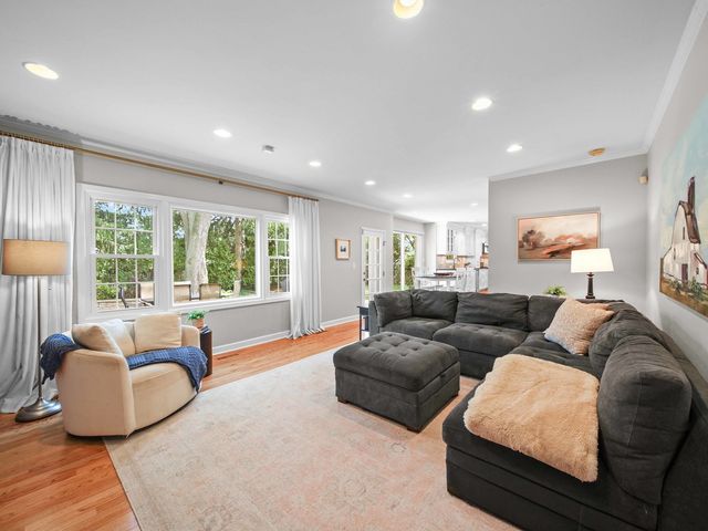 2820 Beckwith Court, Northbrook, IL 60062