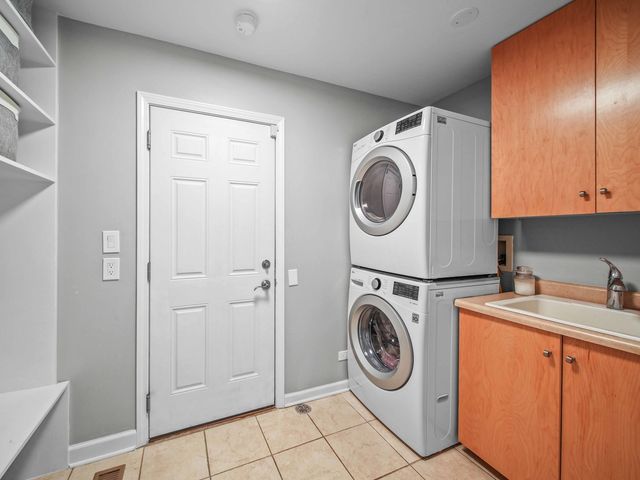 2820 Beckwith Court, Northbrook, IL 60062