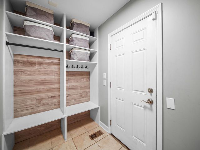 2820 Beckwith Court, Northbrook, IL 60062