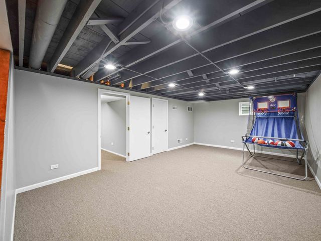 2820 Beckwith Court, Northbrook, IL 60062