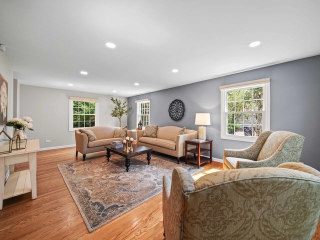 2820 Beckwith Court, Northbrook, IL 60062