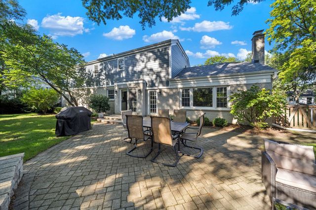 2820 Beckwith Court, Northbrook, IL 60062