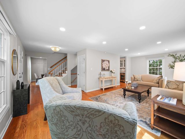 2820 Beckwith Court, Northbrook, IL 60062