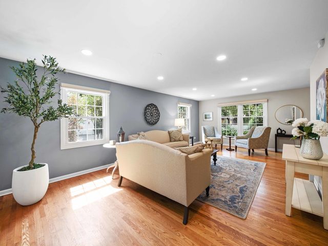 2820 Beckwith Court, Northbrook, IL 60062