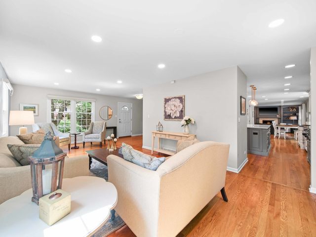 2820 Beckwith Court, Northbrook, IL 60062