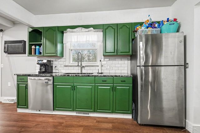 1555 Schust Road, Saginaw, MI 48604