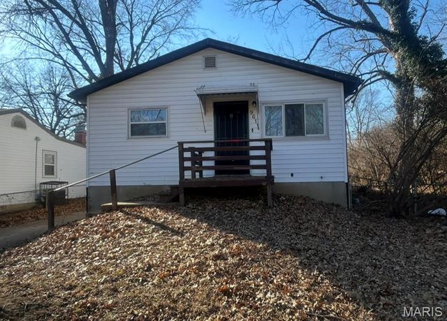 9611 Winkler Drive, St Louis, MO 63136