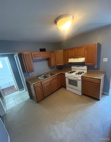 9611 Winkler Drive, St Louis, MO 63136