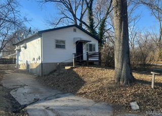 9611 Winkler Drive, St Louis, MO 63136