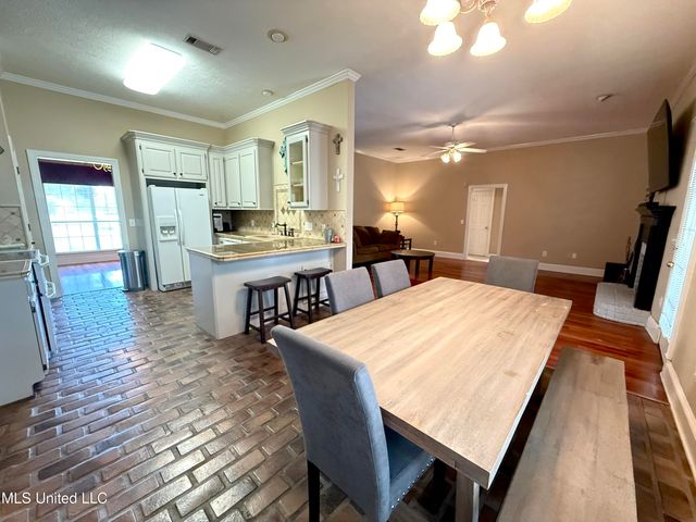 196 Woodlands Green Drive, Brandon, MS 39047