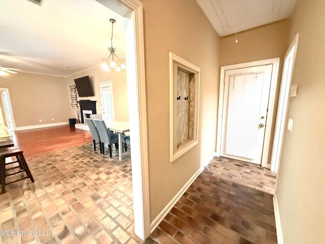 196 Woodlands Green Drive, Brandon, MS 39047