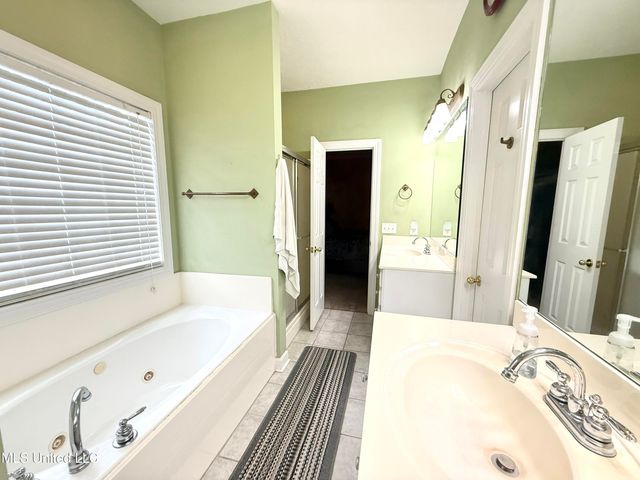 196 Woodlands Green Drive, Brandon, MS 39047
