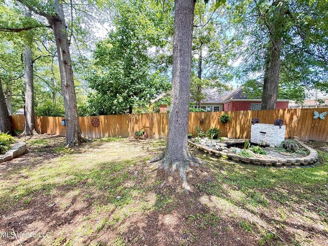 196 Woodlands Green Drive, Brandon, MS 39047