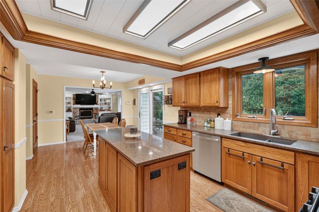 513 51st Street, West Des Moines, IA 50265