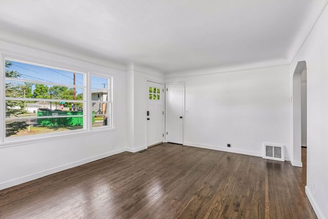 4618 Thomas Avenue N, Minneapolis, MN 55412