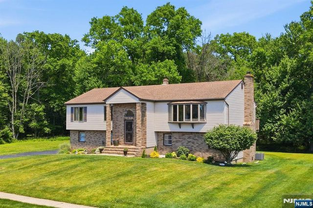 383 Talbot Drive, Fairfield, NJ 07004
