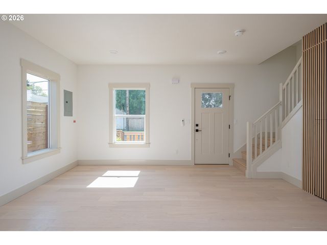 6909 Ne Multnomah St C, Portland, OR 97213