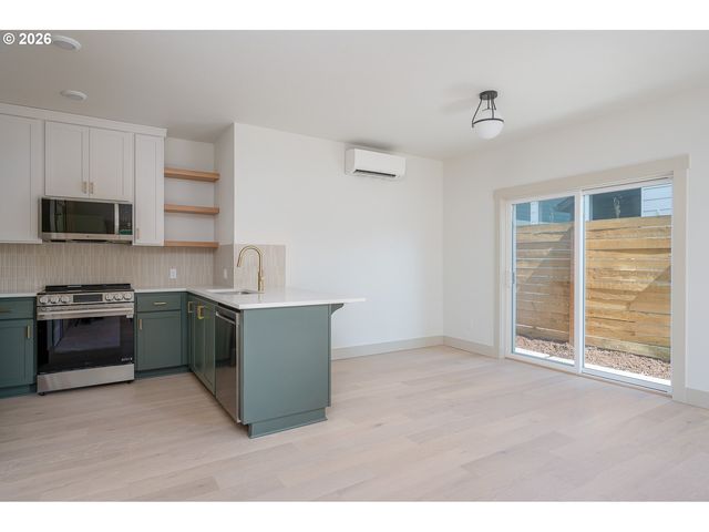 6909 Ne Multnomah St C, Portland, OR 97213