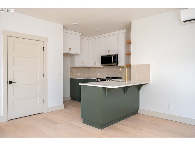 6909 Ne Multnomah St C, Portland, OR 97213