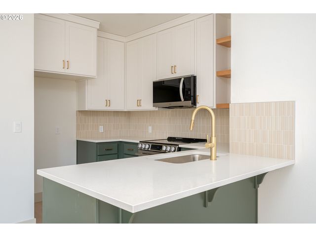 6909 Ne Multnomah St C, Portland, OR 97213