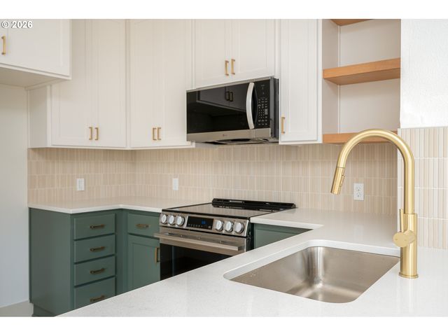 6909 Ne Multnomah St C, Portland, OR 97213