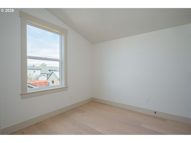 6909 Ne Multnomah St C, Portland, OR 97213