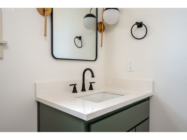 6909 Ne Multnomah St C, Portland, OR 97213