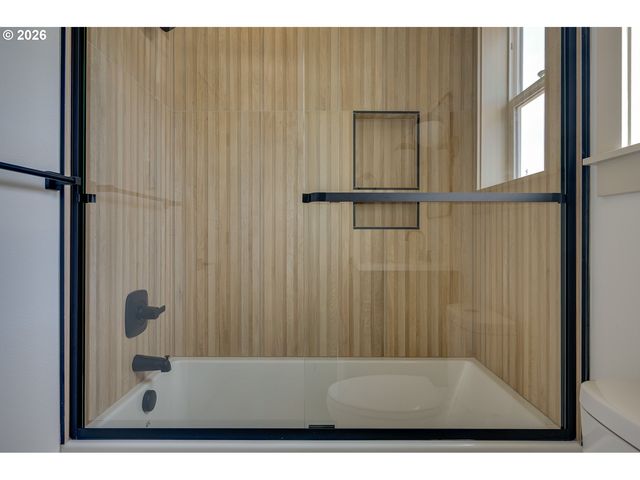 6909 Ne Multnomah St C, Portland, OR 97213