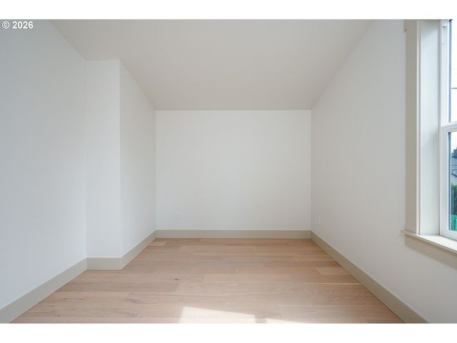 6909 Ne Multnomah St C, Portland, OR 97213