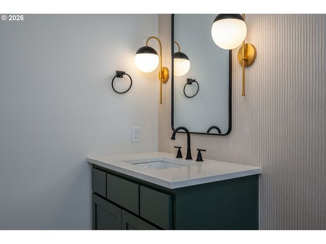 6909 Ne Multnomah St C, Portland, OR 97213