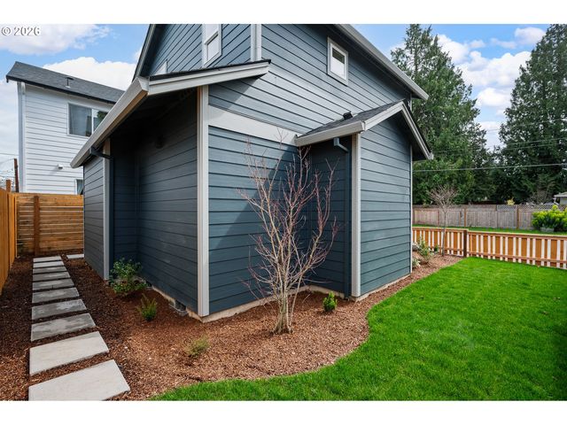 6909 Ne Multnomah St C, Portland, OR 97213