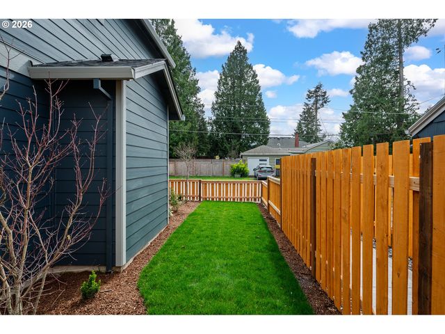 6909 Ne Multnomah St C, Portland, OR 97213