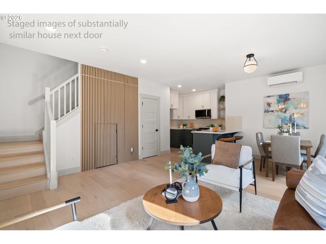 6909 Ne Multnomah St C, Portland, OR 97213